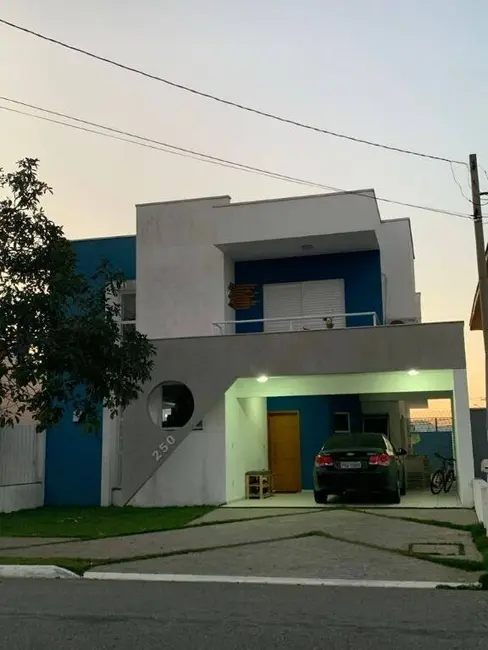 Foto 1 de Casa com 3 quartos à venda, 200m2 em Piracangaguá, Taubate - SP