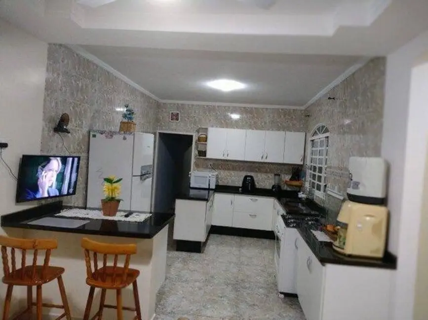 Foto 5 de Sobrado com 3 quartos à venda, 220m2 em Residencial Dalla Rosa, Taubate - SP