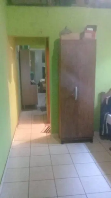 Foto 3 de Casa com 2 quartos à venda, 67m2 em Conjunto Habitacional C.D.H.U., Taubate - SP