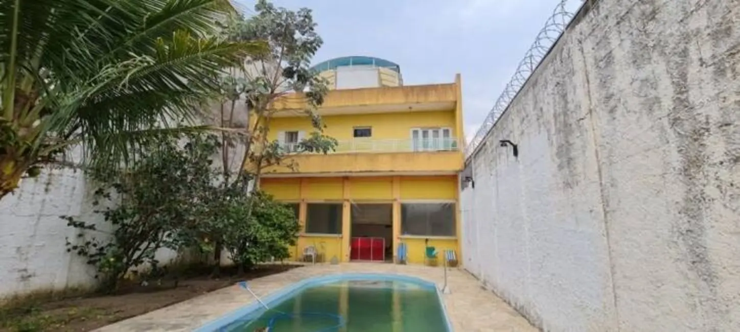 Foto 3 de Sobrado com 3 quartos à venda, 600m2 em Tremembe - SP