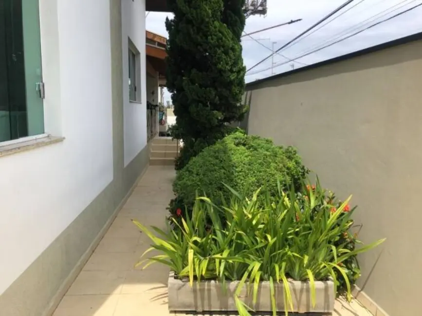 Foto 2 de Casa com 5 quartos à venda, 210m2 em Tremembe - SP