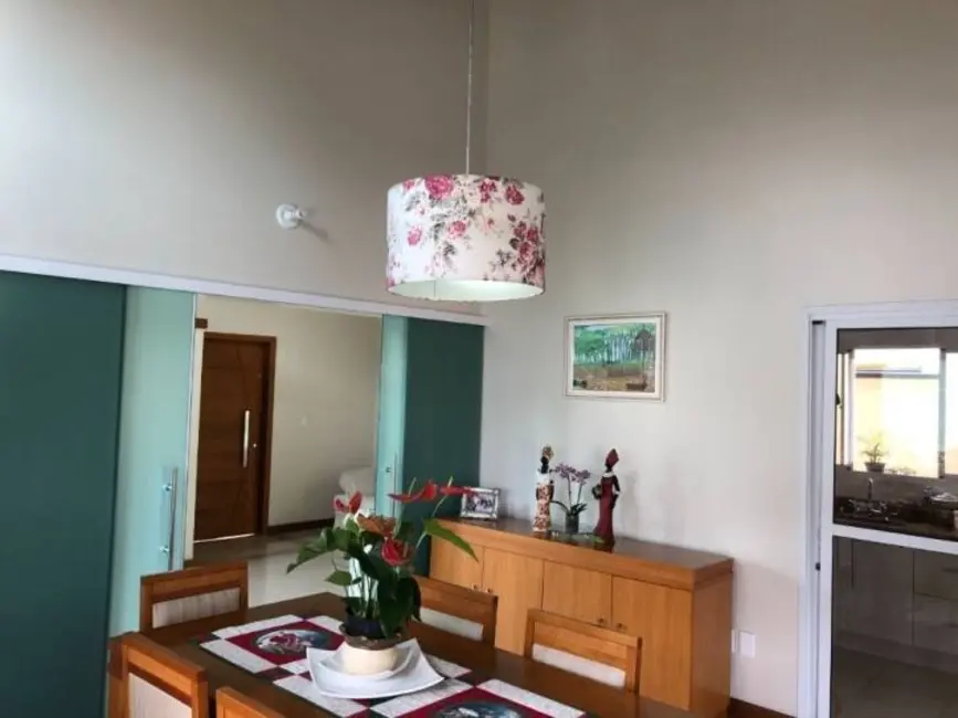 Foto 5 de Casa com 5 quartos à venda, 210m2 em Tremembe - SP