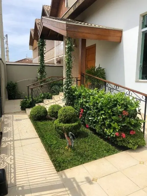 Foto 1 de Casa com 5 quartos à venda, 210m2 em Tremembe - SP