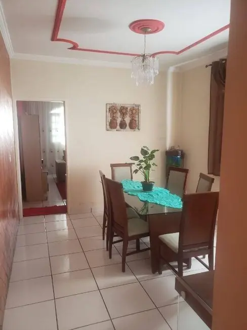 Foto 2 de Sobrado com 3 quartos à venda, 250m2 em Chácara São Silvestre, Taubate - SP