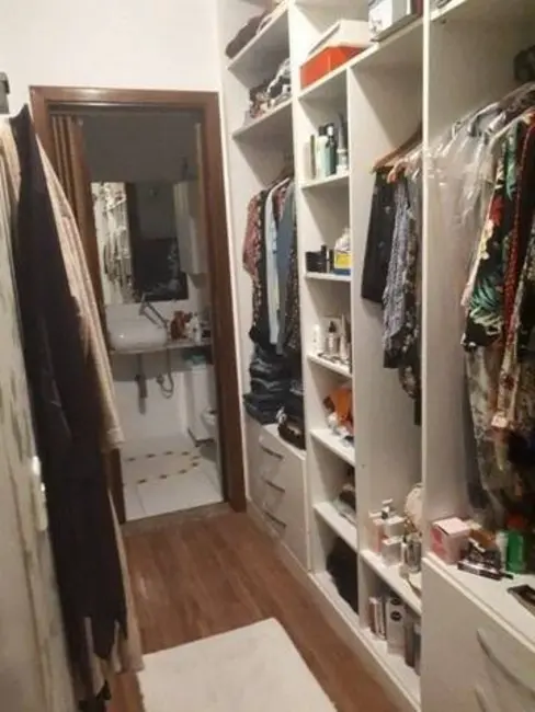 Foto 9 de Casa com 4 quartos à venda, 210m2 em Jardim Santa Maria, Jacarei - SP