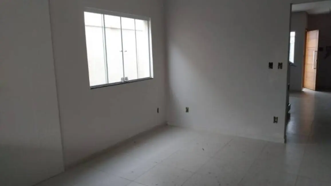 Foto 2 de Sobrado com 3 quartos à venda, 150m2 em Vila Marly, Taubate - SP