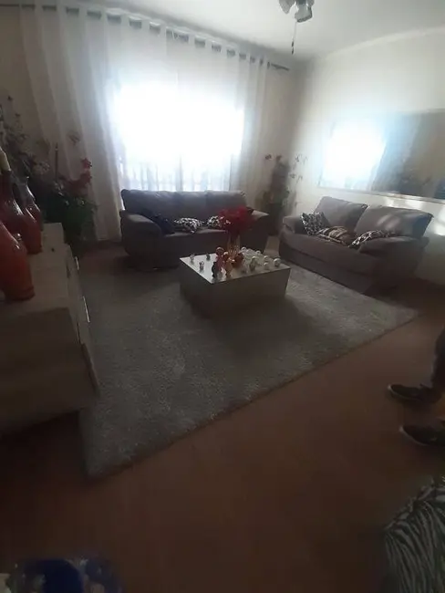 Foto 3 de Casa com 2 quartos à venda, 150m2 em Taubate - SP