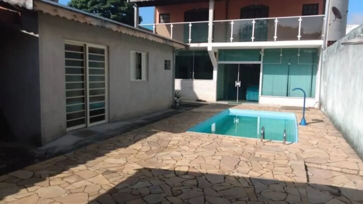 Foto 4 de Casa com 3 quartos à venda, 350m2 em Residencial Estoril, Taubate - SP