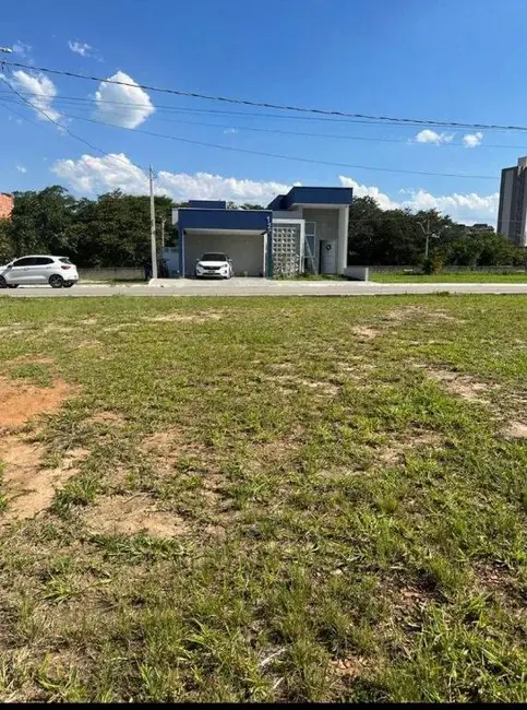 Foto 2 de Terreno / Lote à venda, 305m2 em Tremembe - SP