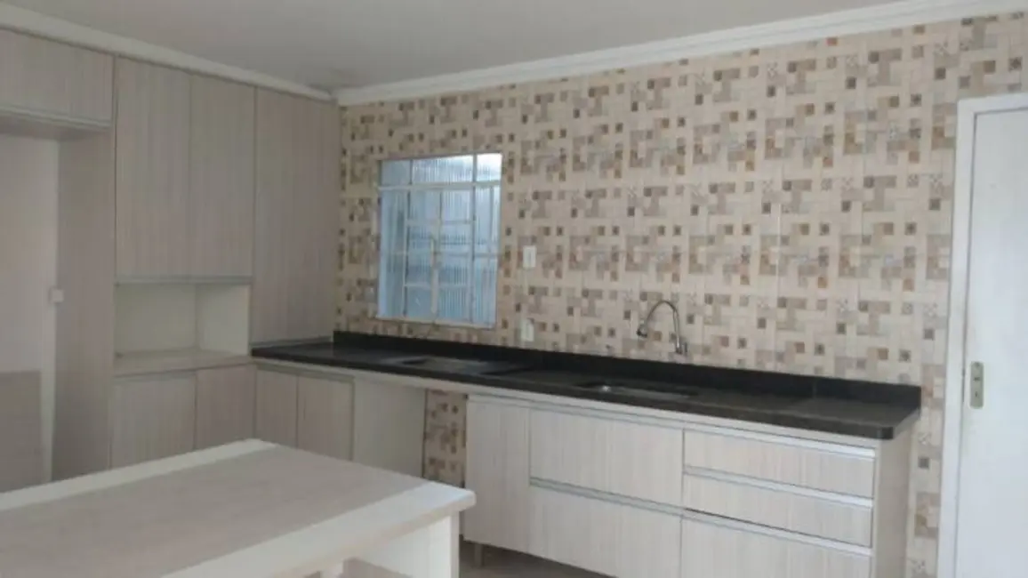 Foto 6 de Casa com 2 quartos à venda, 195m2 em Vila Areao, Taubate - SP