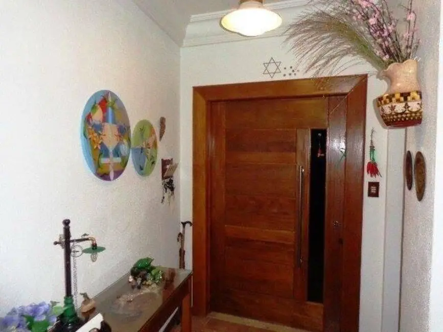 Foto 3 de Casa com 4 quartos à venda, 280m2 em Taubate - SP