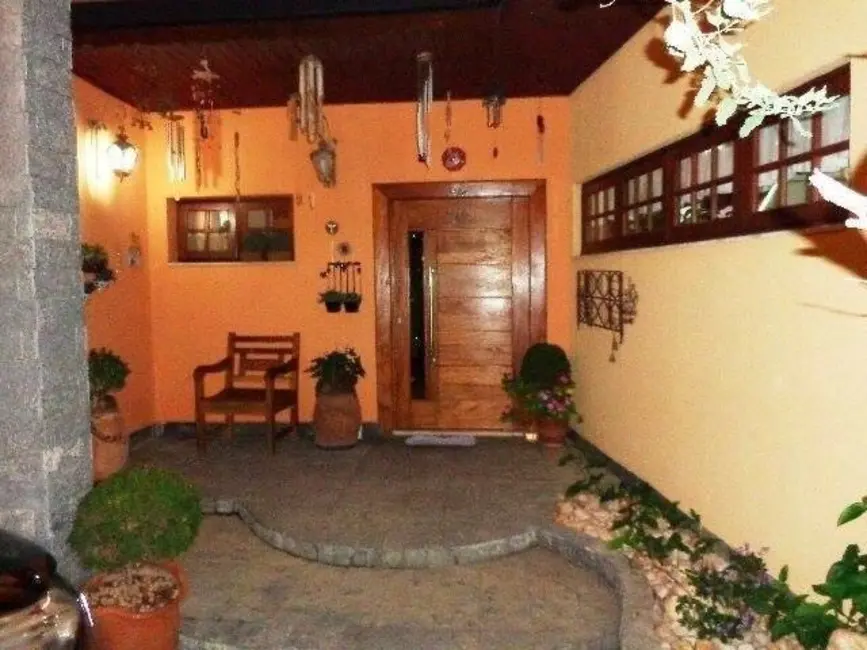 Foto 2 de Casa com 4 quartos à venda, 280m2 em Taubate - SP