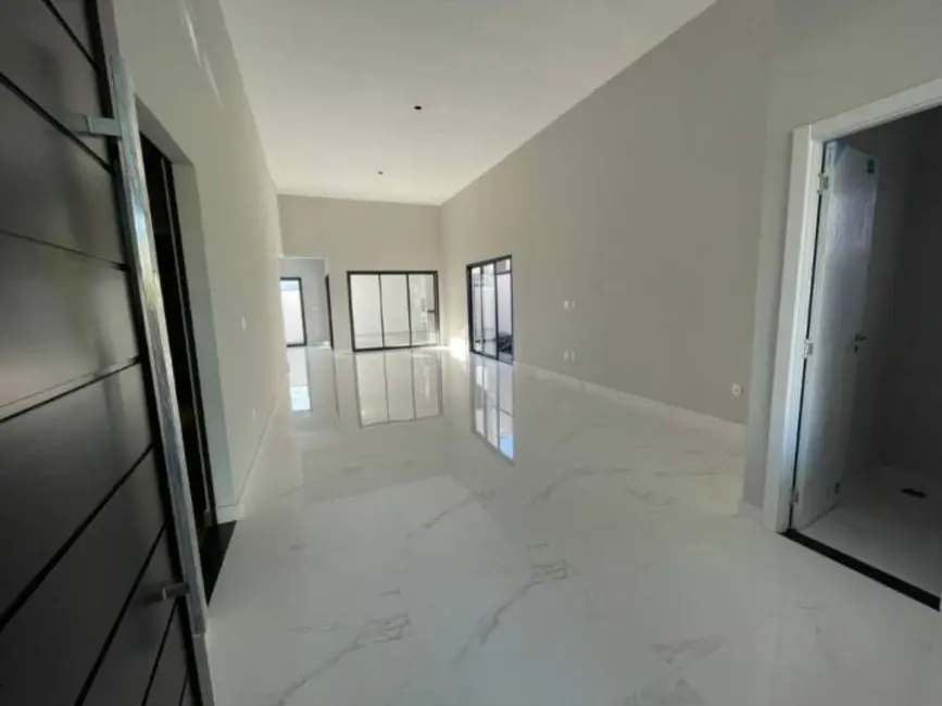 Foto 1 de Casa com 3 quartos à venda, 186m2 em Taubate - SP