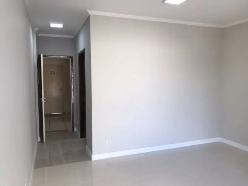 Foto 2 de Apartamento com 3 quartos à venda, 70m2 em Jardim Jaraguá, Taubate - SP