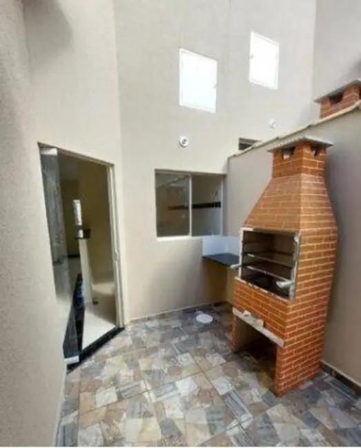 Foto 1 de Casa com 2 quartos à venda, 68m2 em Residencial Estoril, Taubate - SP
