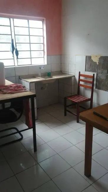 Foto 3 de Casa com 2 quartos à venda, 250m2 em Jardim Garcez, Taubate - SP