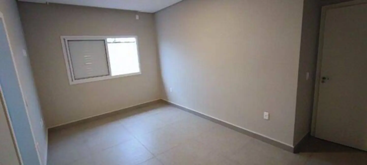 Foto 8 de Casa com 2 quartos à venda, 150m2 em Cacapava - SP