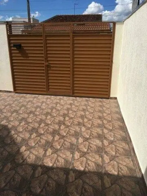 Foto 2 de Casa com 2 quartos à venda, 96m2 em Esplanada Santa Helena, Taubate - SP