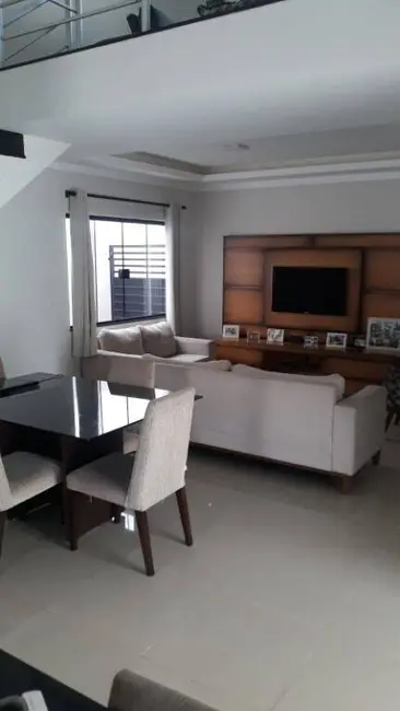 Foto 2 de Casa com 3 quartos à venda, 211m2 em Tremembe - SP