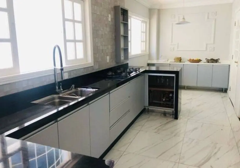 Casa com 6 quartos à venda, 480m2 em Sao Jose Dos Campos - SP - imagem 1 Foto 1 de Casa com 6 quartos à venda, 480m2 em Sao Jose Dos Campos - SP