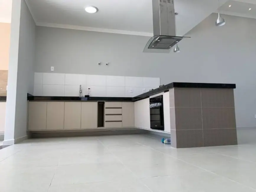 Foto 8 de Casa com 3 quartos à venda, 300m2 em Tremembe - SP