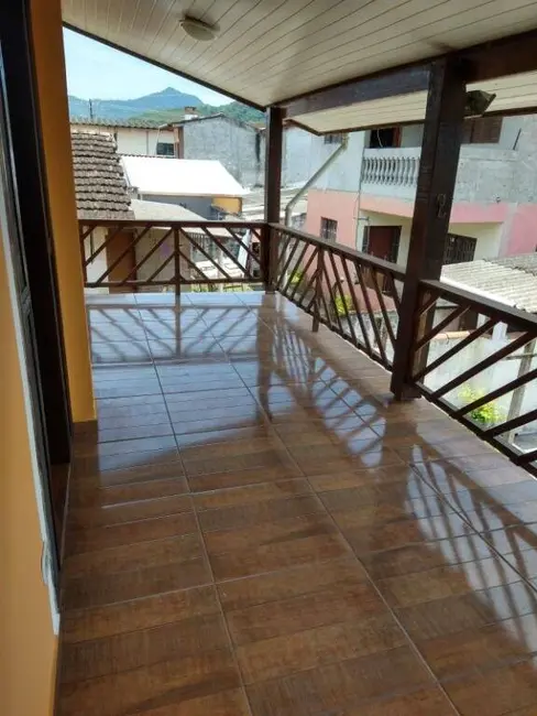 Foto 4 de Sobrado com 4 quartos à venda, 212m2 em Centro, Ubatuba - SP