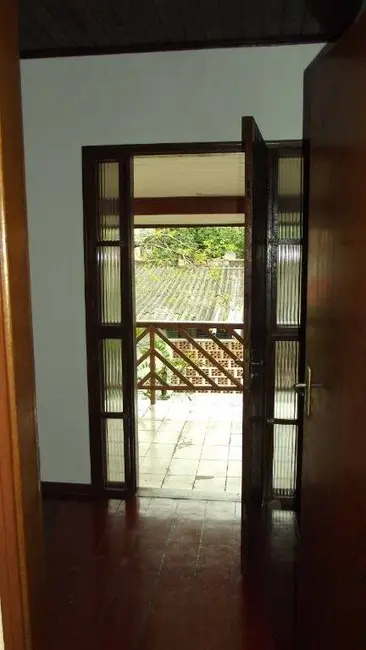 Foto 3 de Sobrado com 4 quartos à venda, 212m2 em Centro, Ubatuba - SP