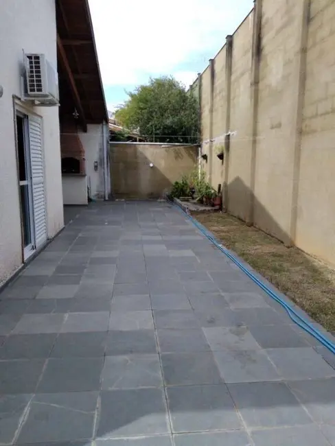 Foto 4 de Casa com 3 quartos à venda, 162m2 em Vila São José, Taubate - SP