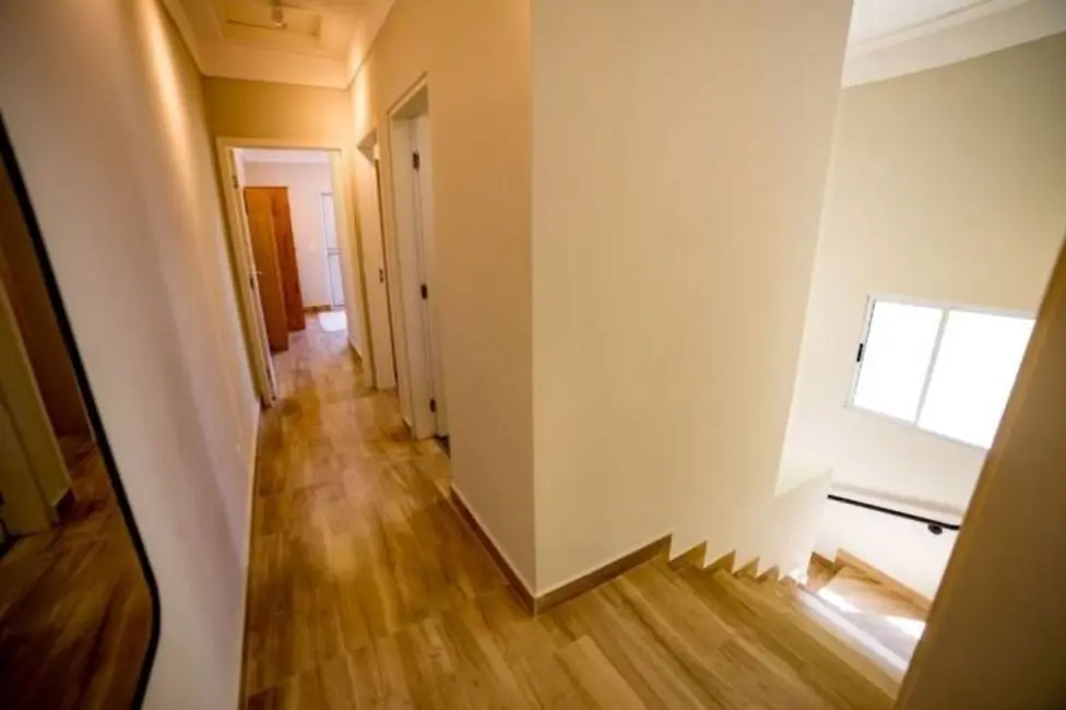 Foto 8 de Sobrado com 3 quartos à venda, 107m2 em Jardim Califórnia, Taubate - SP