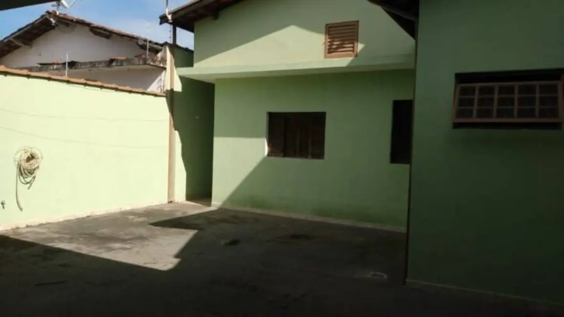 Foto 2 de Casa com 4 quartos à venda, 240m2 em Jardim Ana Emilia, Taubate - SP