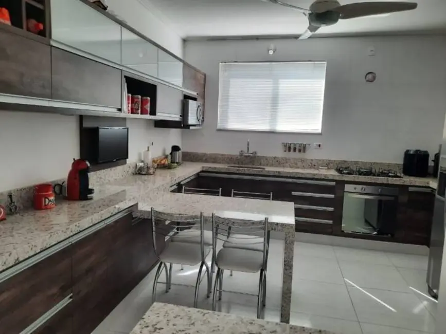 Foto 8 de Sobrado com 3 quartos à venda e para alugar, 340m2 em Centro, Tremembe - SP