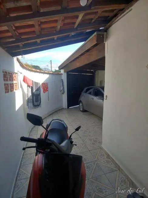 Foto 3 de Casa com 3 quartos à venda, 75m2 em Conjunto Habitacional C.D.H.U., Taubate - SP