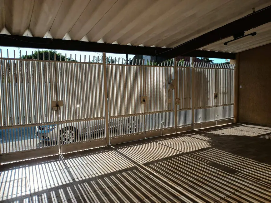 Foto 2 de Casa com 4 quartos à venda, 250m2 em Jardim Jaraguá, Taubate - SP