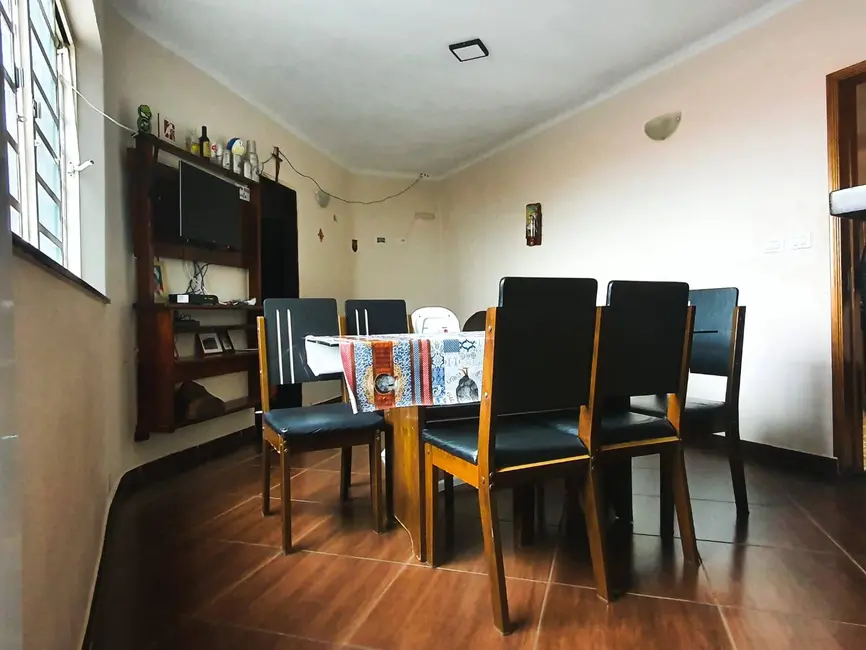 Foto 4 de Casa com 4 quartos à venda, 300m2 em Jardim América, Taubate - SP