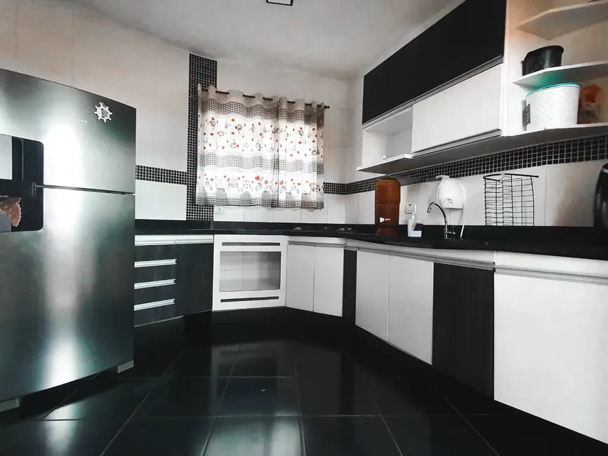 Foto 5 de Casa com 4 quartos à venda, 300m2 em Jardim América, Taubate - SP