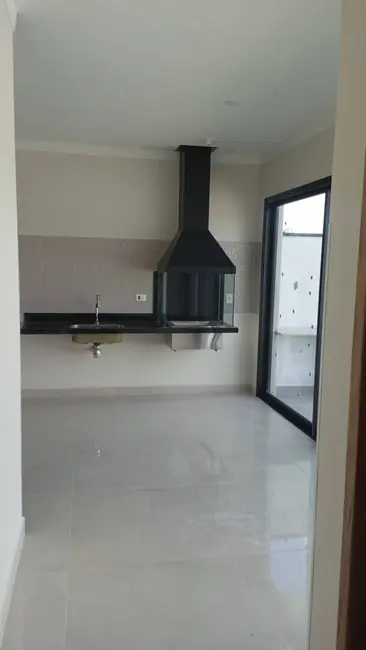 Casa com 3 quartos à venda, 250m2 em Tremembe - SP - imagem 8 Foto 8 de Casa com 3 quartos à venda, 250m2 em Tremembe - SP