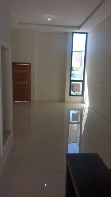 Foto 2 de Casa com 3 quartos à venda, 250m2 em Tremembe - SP