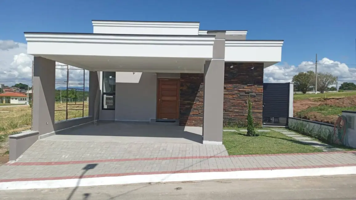 Foto 1 de Casa com 3 quartos à venda, 250m2 em Tremembe - SP