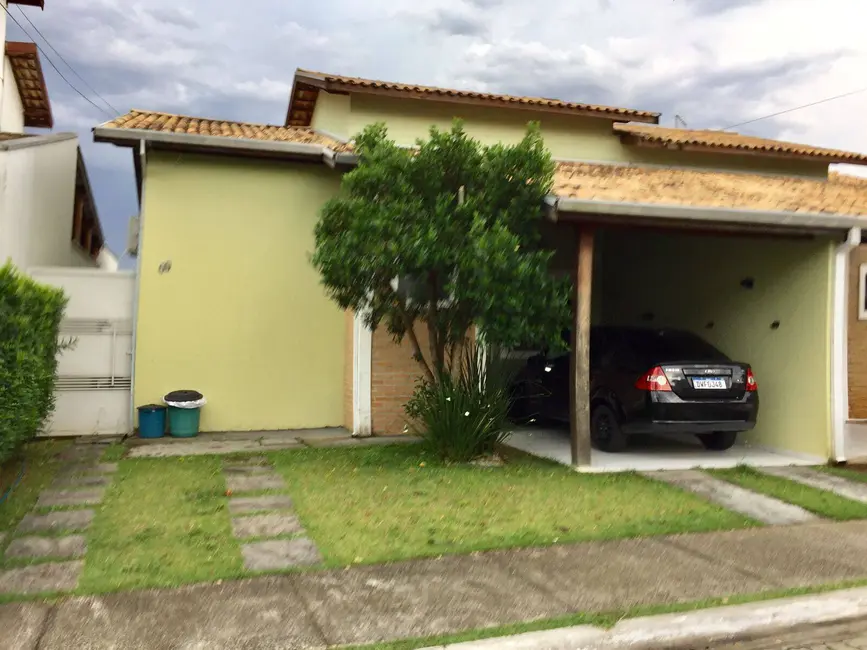 Foto 1 de Casa com 3 quartos para alugar, 200m2 em Piracangaguá, Taubate - SP