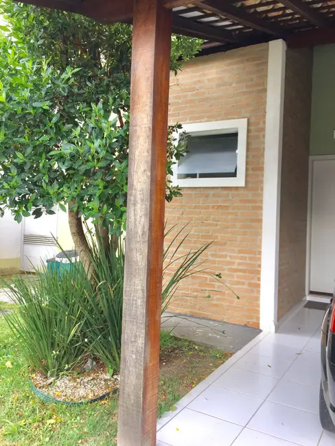 Foto 2 de Casa com 3 quartos para alugar, 200m2 em Piracangaguá, Taubate - SP