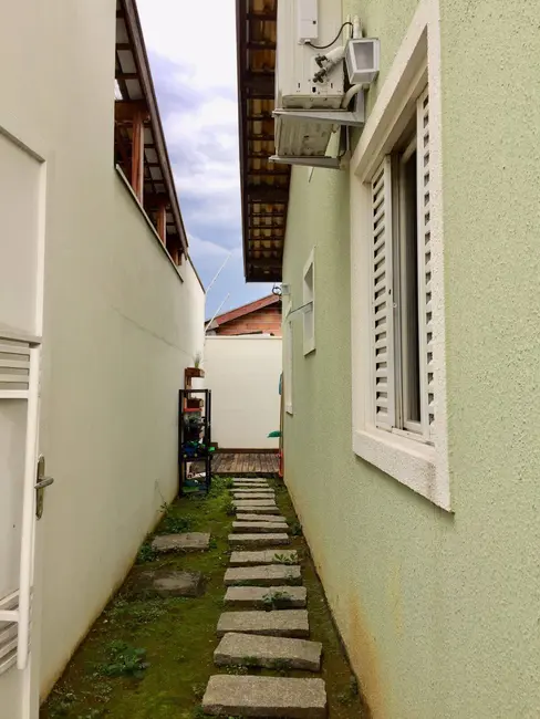 Foto 4 de Casa com 3 quartos para alugar, 200m2 em Piracangaguá, Taubate - SP
