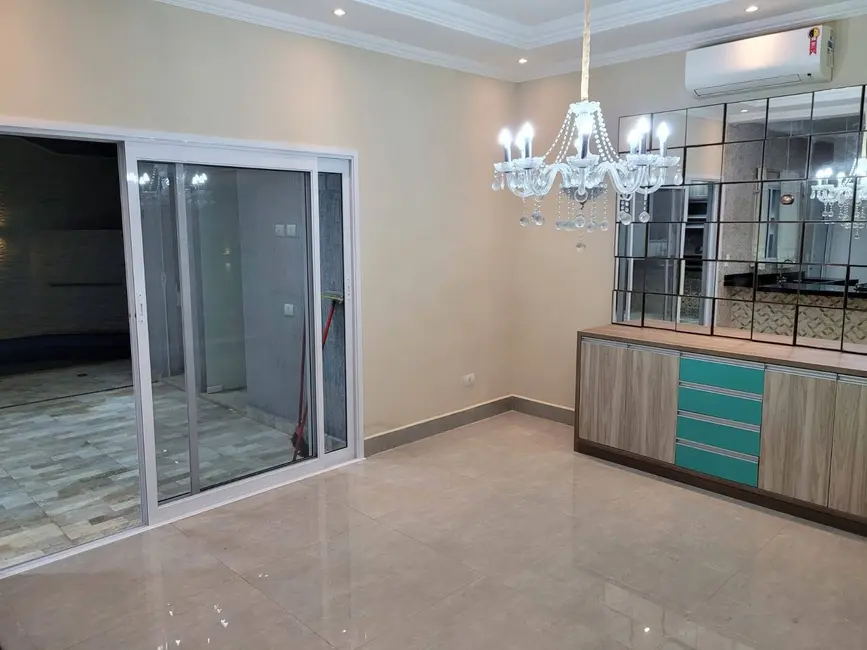 Foto 3 de Casa com 3 quartos à venda, 270m2 em Chácara do Visconde, Taubate - SP