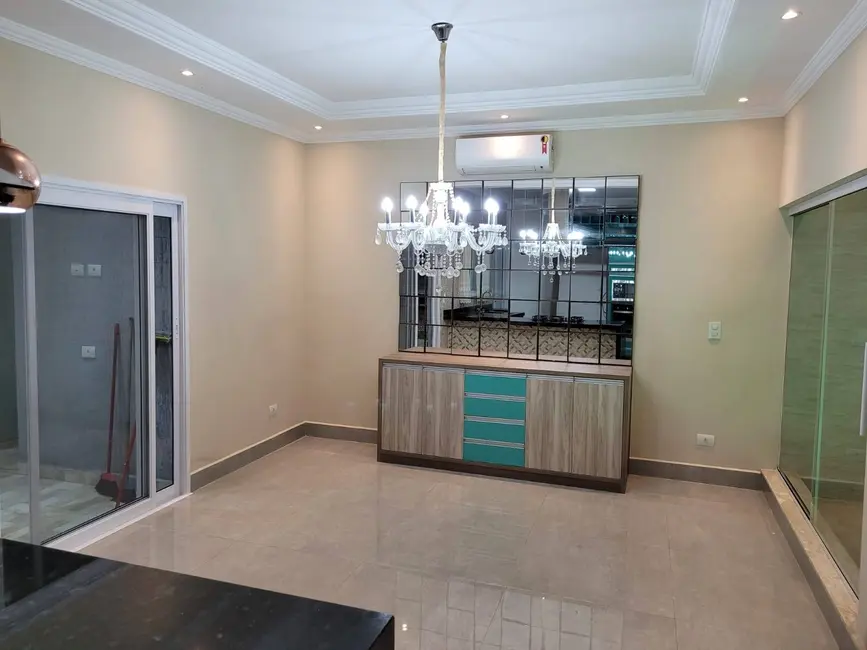 Foto 4 de Casa com 3 quartos à venda, 270m2 em Chácara do Visconde, Taubate - SP