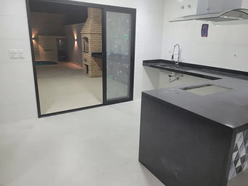 Foto 2 de Casa com 3 quartos à venda, 165m2 em Chácara do Visconde, Taubate - SP