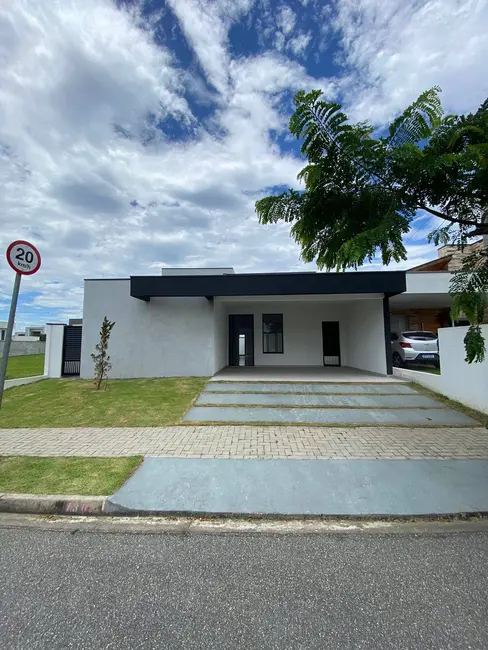 Foto 1 de Casa com 3 quartos à venda, 300m2 em Piracangaguá, Taubate - SP