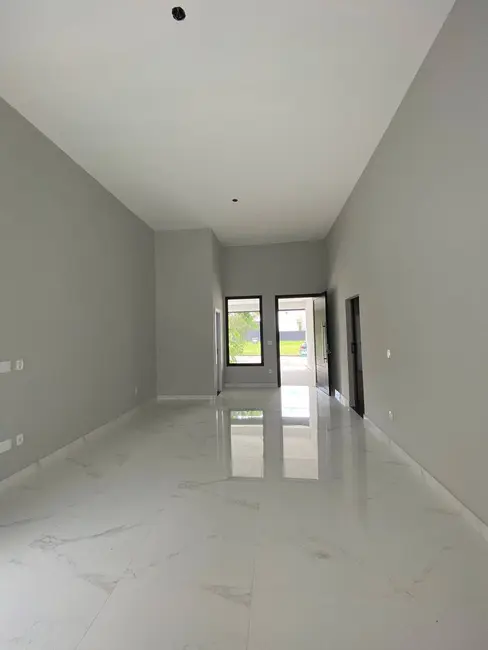 Foto 2 de Casa com 3 quartos à venda, 300m2 em Piracangaguá, Taubate - SP