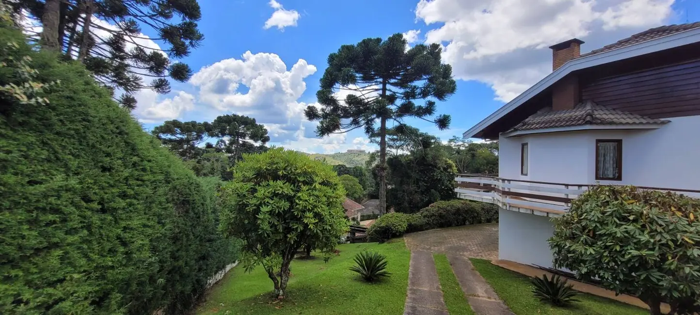 Casa com 3 quartos à venda, 1020m2 em Campos Do Jordao - SP - imagem 5 Foto 5 de Casa com 3 quartos à venda, 1020m2 em Campos Do Jordao - SP