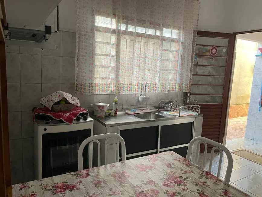 Foto 7 de Casa com 3 quartos à venda, 200m2 em Jardim Gurilândia, Taubate - SP