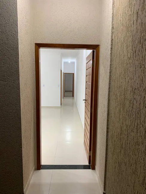 Foto 4 de Casa com 2 quartos à venda, 125m2 em Residencial Estoril, Taubate - SP