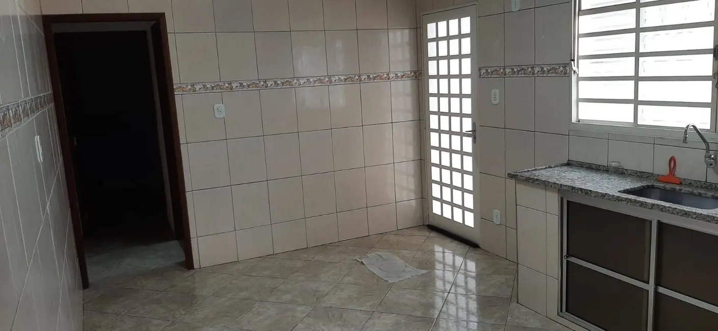 Foto 3 de Casa com 2 quartos à venda, 125m2 em Esplanada Santa Terezinha, Taubate - SP
